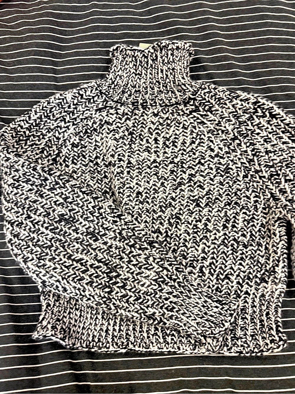 H&M Turtleneck Sweater in Black & White Size Small NWT